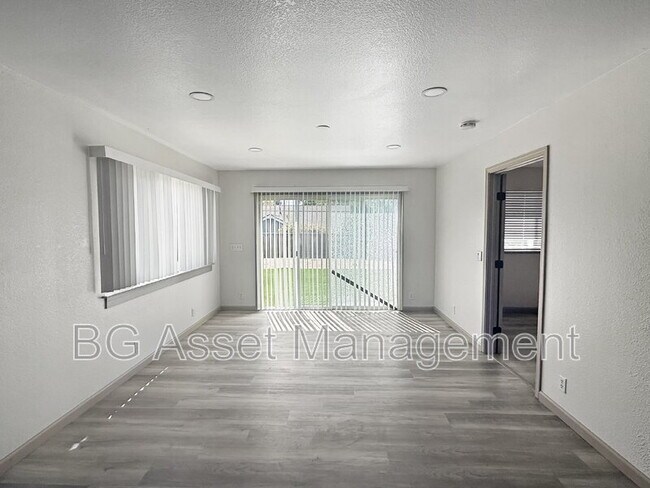 Building Photo - 6524 Miles Ln