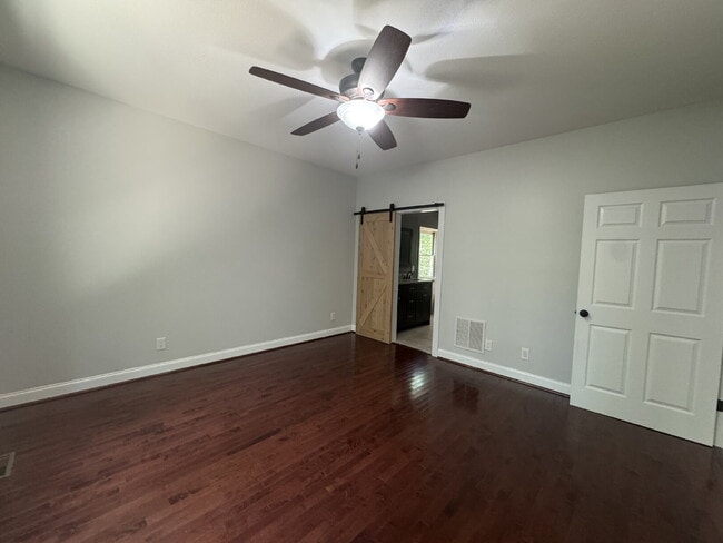 Building Photo - Beautiful Home Available Immediately in Se...