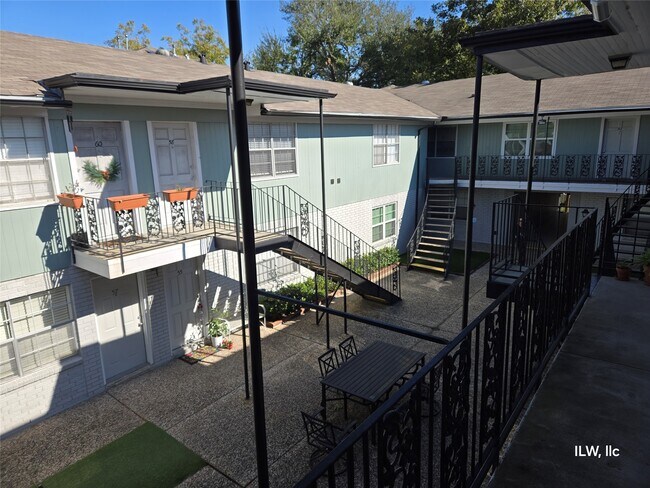 Building Photo - 815 Harvard St