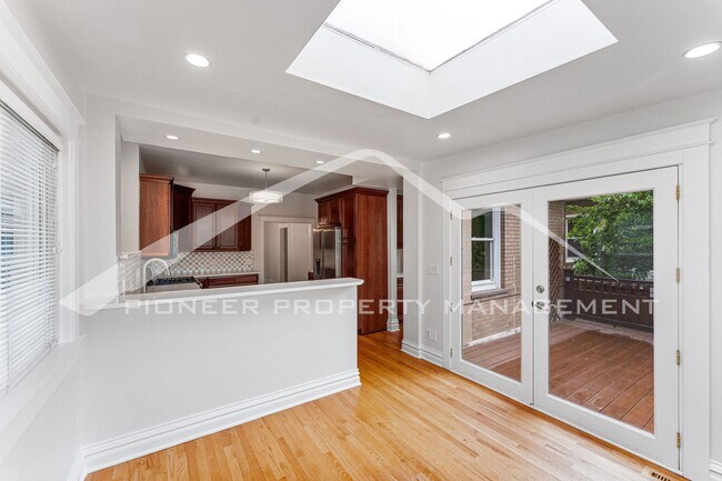 Building Photo - 3256 Meade St