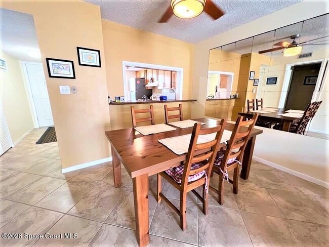 Building Photo - 10 Sunflower St