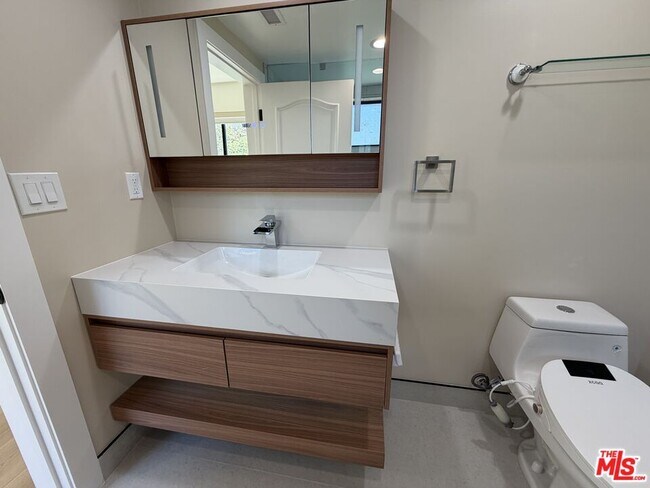 Building Photo - 1146 Hacienda Pl