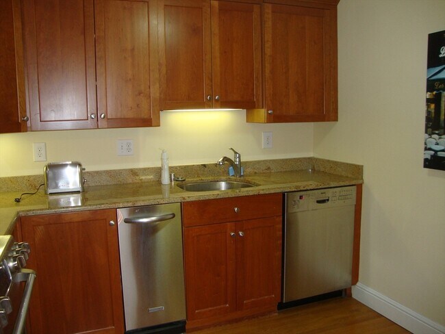 Building Photo - 271 Beacon St