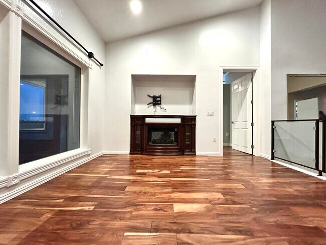 Building Photo - 1001 Pinzon St NW