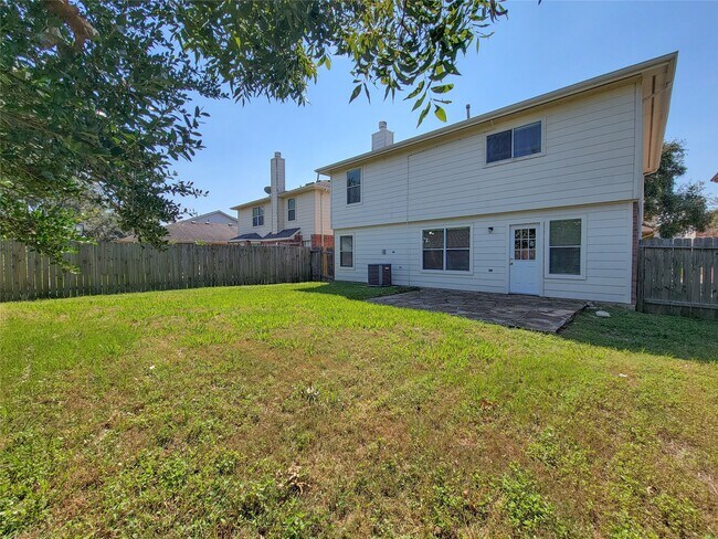 Building Photo - 5746 Roehampton Ct