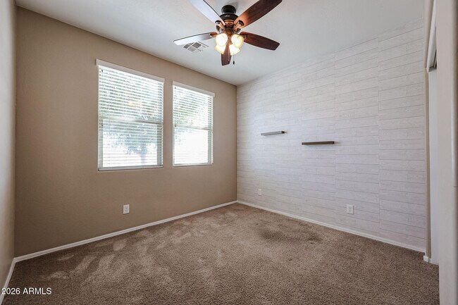 Building Photo - 12041 W Cottontail Ln