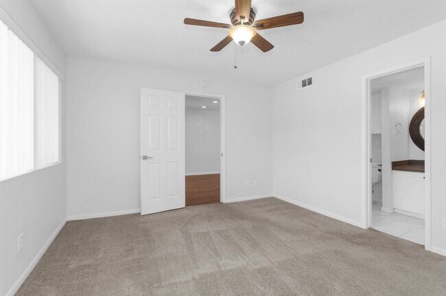 Building Photo - 12100 Melville Dr