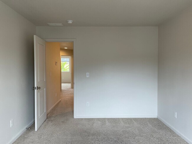 Building Photo - Spacious Vancouver Home in Cul-De-Sac With A Loft & Premium Deck!