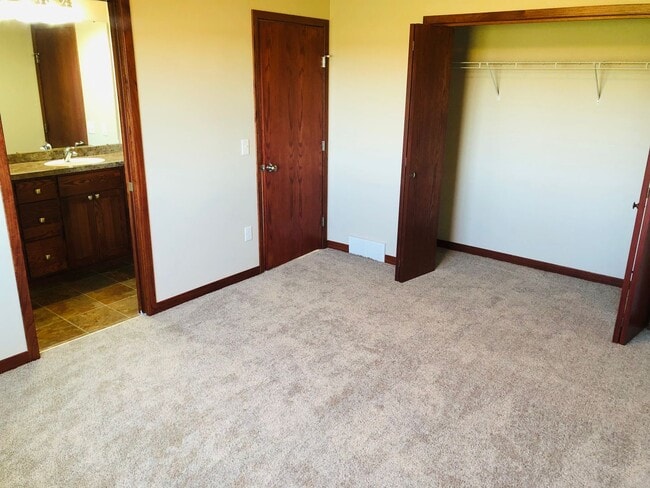 Building Photo - Townhome - Stonebridge Farms