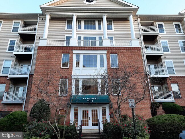 Building Photo - 7011 Falls Reach Dr