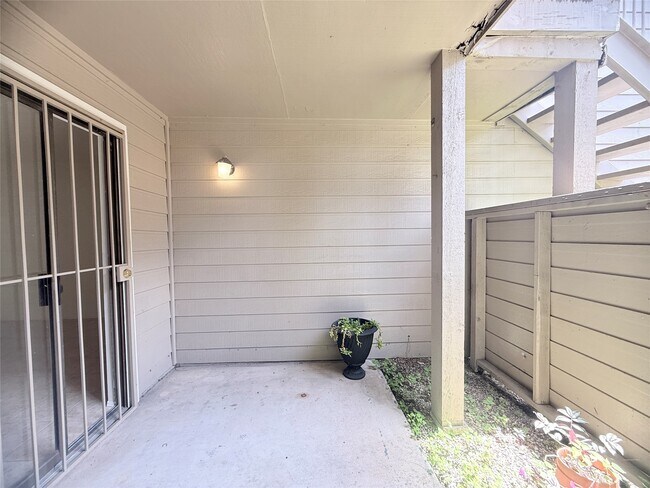 Building Photo - 6701 Sands Point Dr