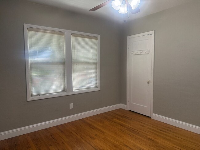 Building Photo - Cozy 2 bedroom close to downtown