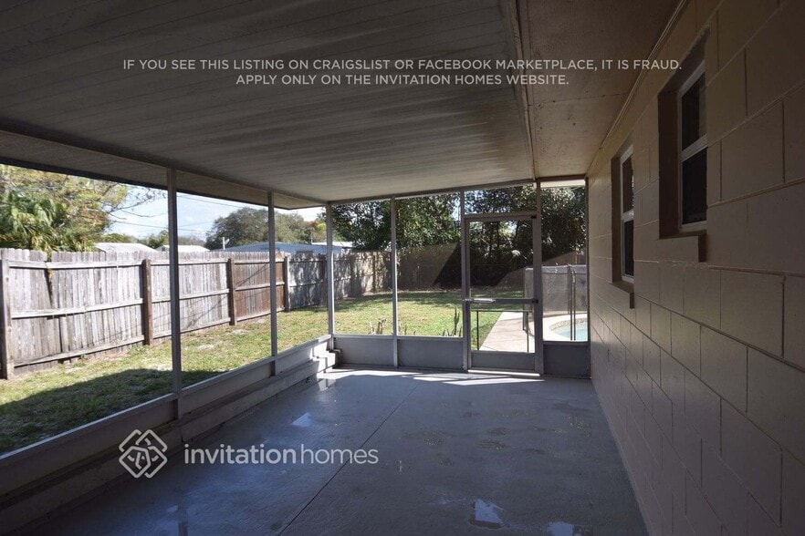 Building Photo - 830 N Sunset Dr