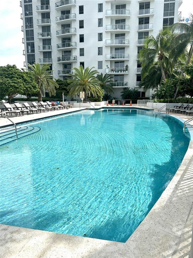 Building Photo - 1050 Brickell Ave
