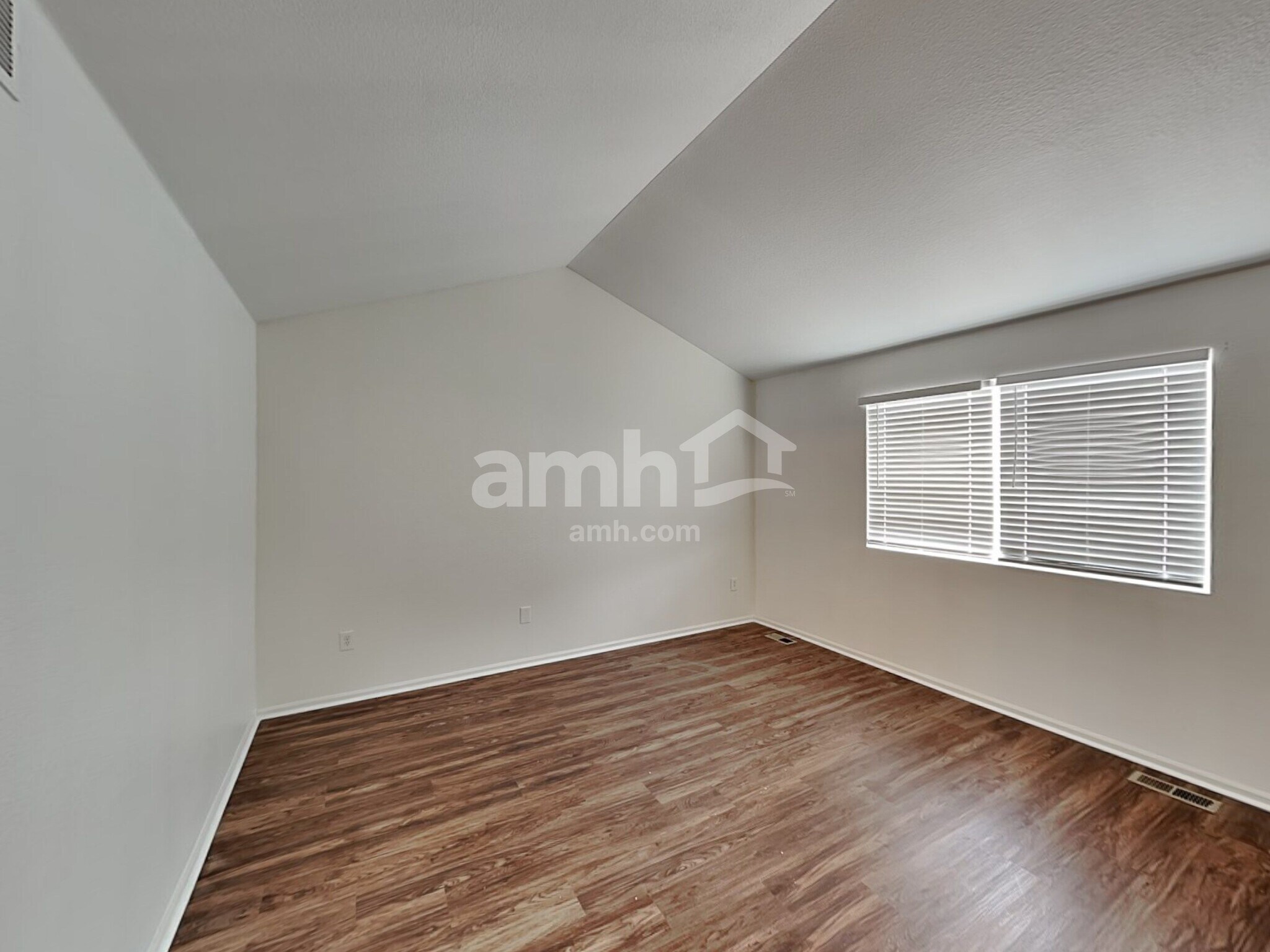 Building Photo - 9752 E 112th Dr