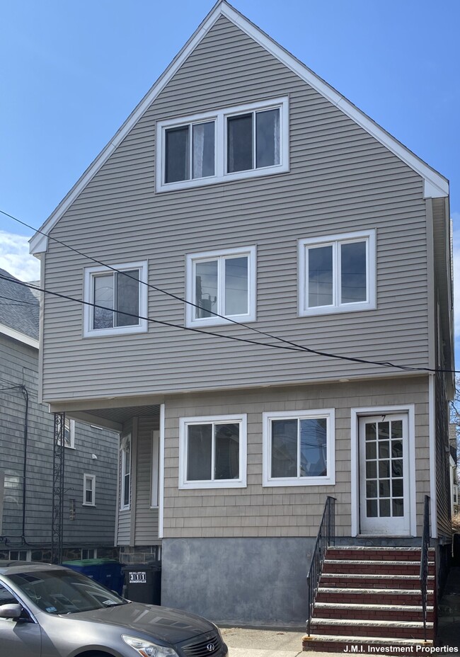 Building Photo - 5 Lowden Ave