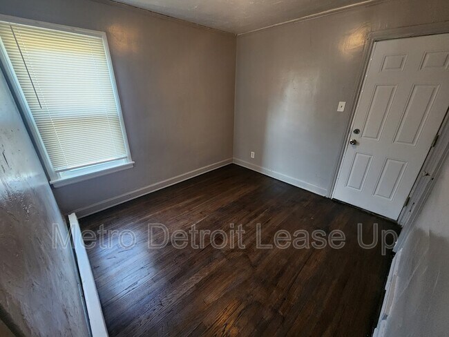 Building Photo - 9516 Wayburn St