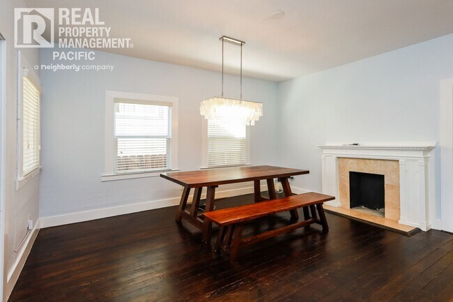 Building Photo - Bright & Spacious Oakland Home with Backya...