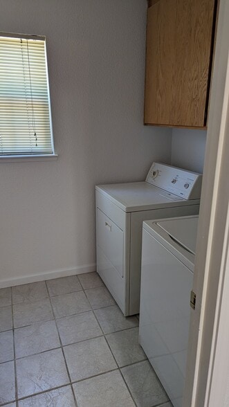 Building Photo - 127 Huber Ct