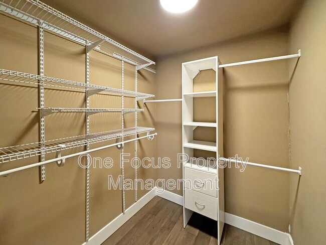 Building Photo - 909 Cooper St