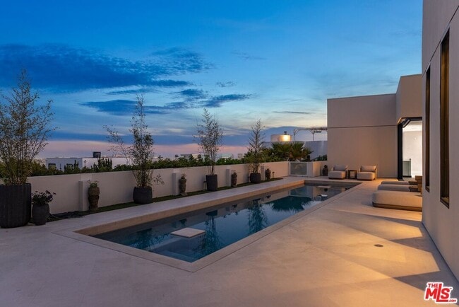 Building Photo - 9405 Sierra Mar Pl