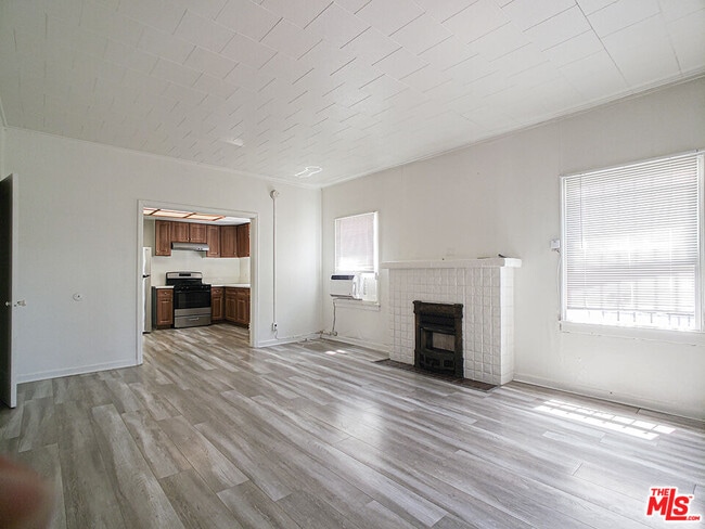 Building Photo - 336 S Wilton Pl