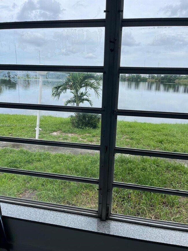 Building Photo - 285 NE 191st St