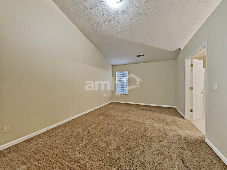 Building Photo - 1735 Westfield Ct