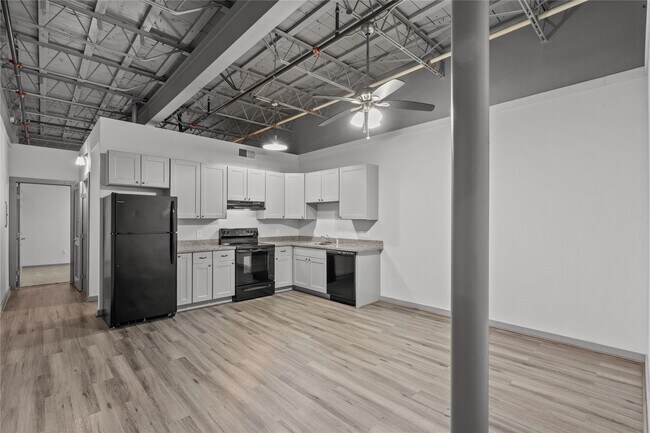 Primary Photo - 612 W Texas Ave