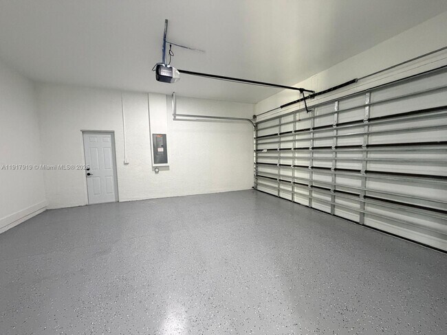 Building Photo - 1144 Mobley St E