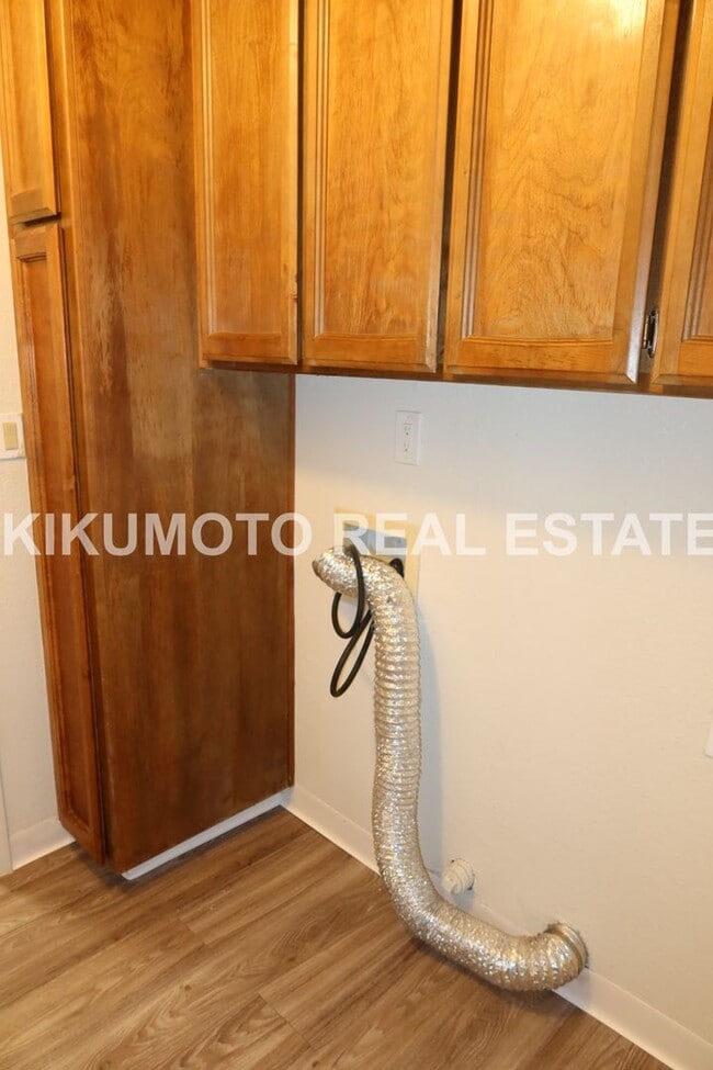 Building Photo - 3 Bedroom, 2 Bath, 2 Car garage in the Poc...