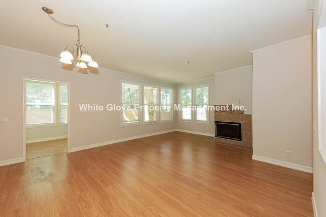 Building Photo - Wonderful 3 bedroom Northwood Condo