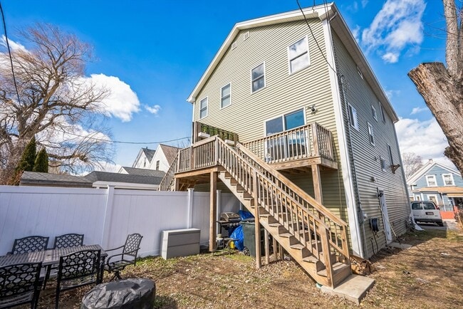 Building Photo - 10 Clapp St