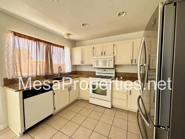 Building Photo - 12530 High Desert Rd