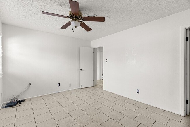 Building Photo - 5000 Buffalo Ave