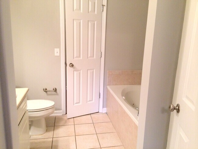 Building Photo - 1125A Southbend Drive