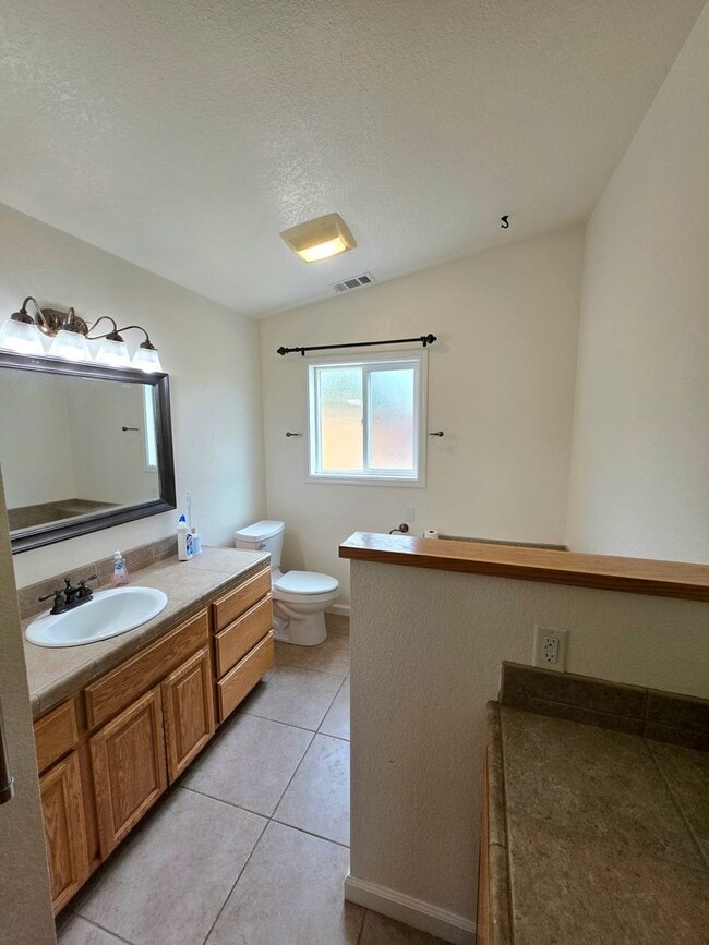 Building Photo - 4BR/3BA with PRIVATE IN-LAW SUITE / SECOND LIVING SET-UP