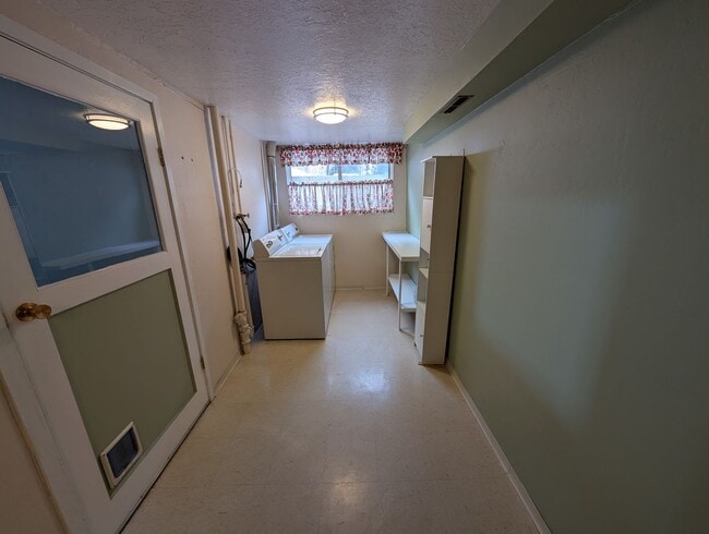 Building Photo - 722 Bryden Ave