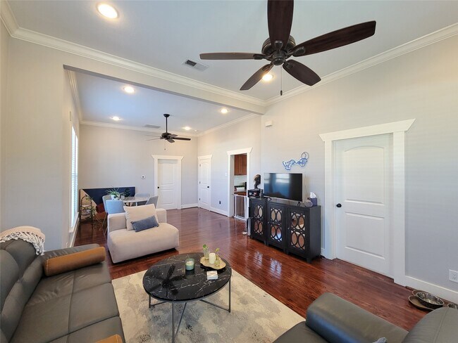 Building Photo - 2604 Cochran St