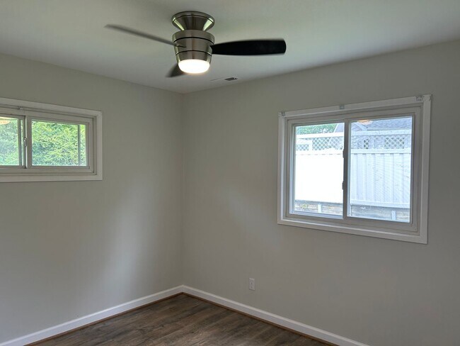 Building Photo - Spacious 4BR + Bonus Room – Available May 10! Regency Area!
