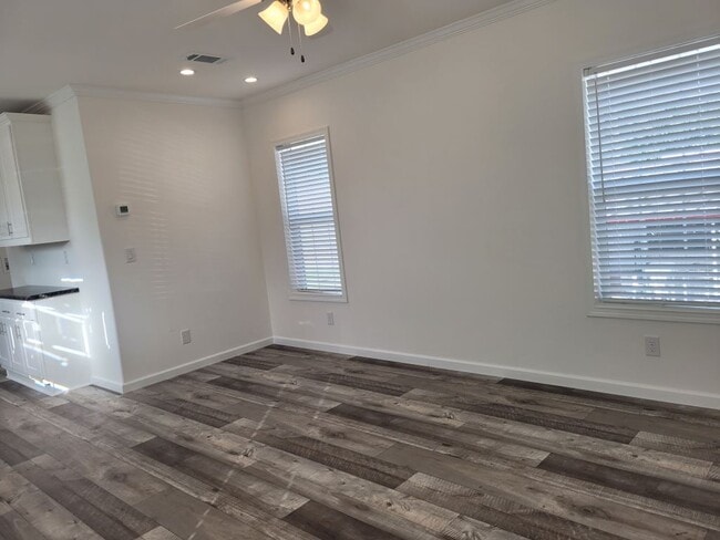 Building Photo - 5603 Eugene Dr