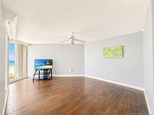 Building Photo - 5051 N Hwy A1A