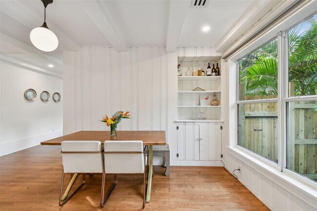 Building Photo - 145 24th Ave SE