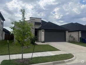 Building Photo - 2816 Foxwood St