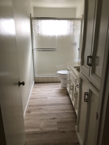 Master Bath - 1222 S Spruce St