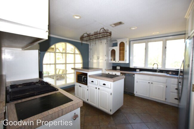 Building Photo - 5 br, 5 bath House - 718 Owl Hollow Road