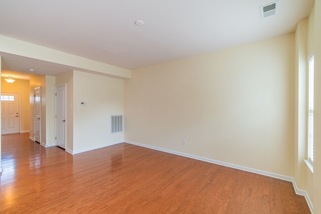 Building Photo - SPECIAL! 50% OFF OF THE RENT ON THE 3RD MO...