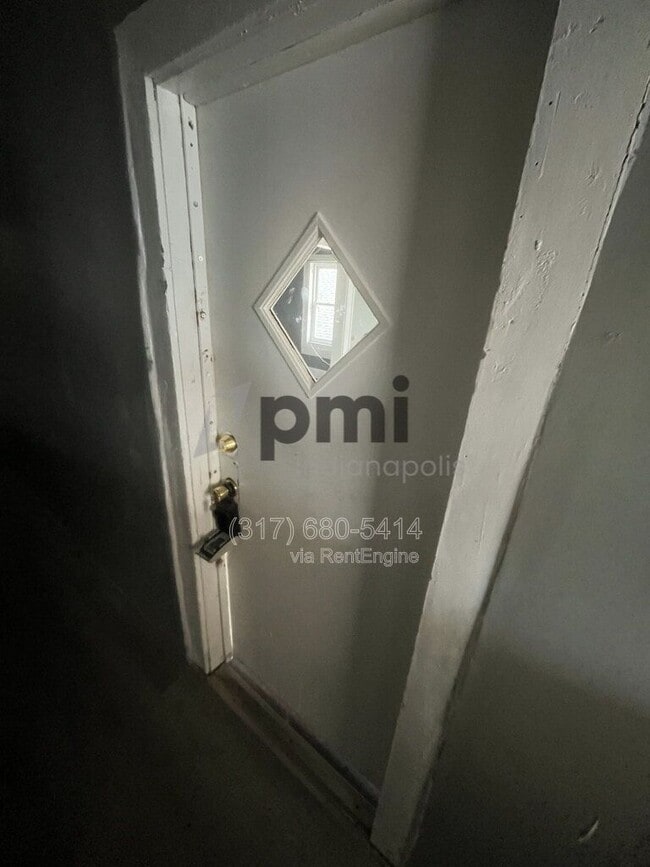 Building Photo - 213 1/2 S Madison Ave