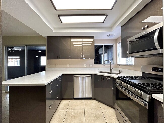 Building Photo - AVAILABLE NOW!!! !! UNFURNISHED 3 Bedroom 2 Bath Pool Home in Desert Hot Springs!