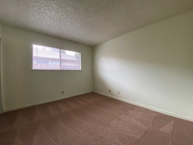 Building Photo - Charming and Well-Maintained 3-Bedroom, 2-...